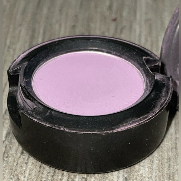 Discontinued MAC Eyeshadow LAVEN-DAH! - Picture 5 of 8